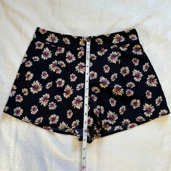 Forever 21 Black Flowy women's Shorts Size Small with Red Flowers Sunflowers - Picture 2 of 6
